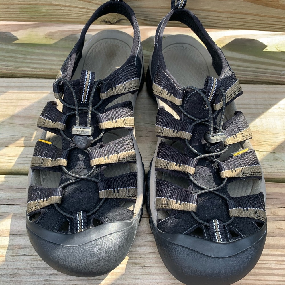 Keen Men's Newport H2 Sandal,Black/Stone Gray